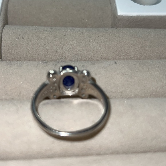 NEW Silver Ring with Sapphire CZ with beautiful detail - Picture 9 of 11